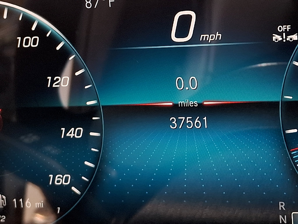 Used 2023 Mercedes-Benz GLB 250 4MATIC w/ Premium Package image 20