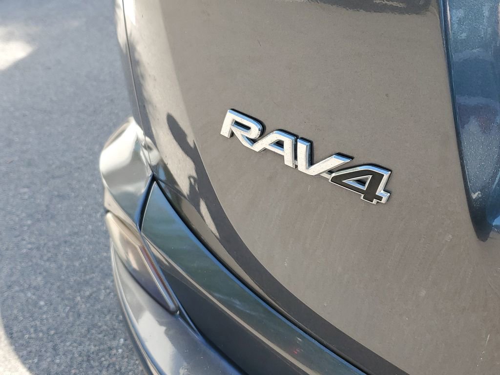 Used 2017 Toyota RAV4 LE image 28