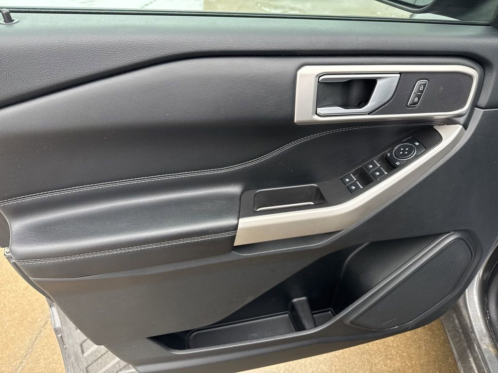 Used 2023 Ford Explorer XLT image 7