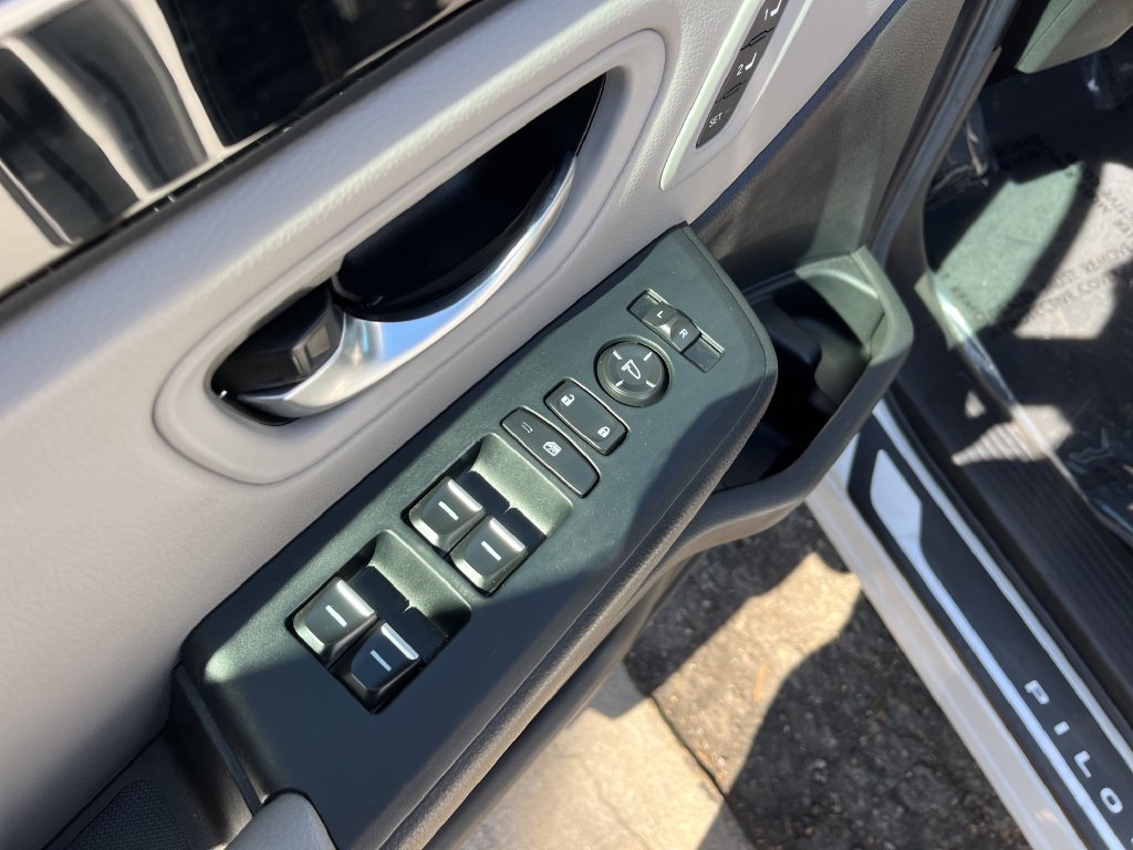 Used 2025 Honda Pilot EX-L image 11