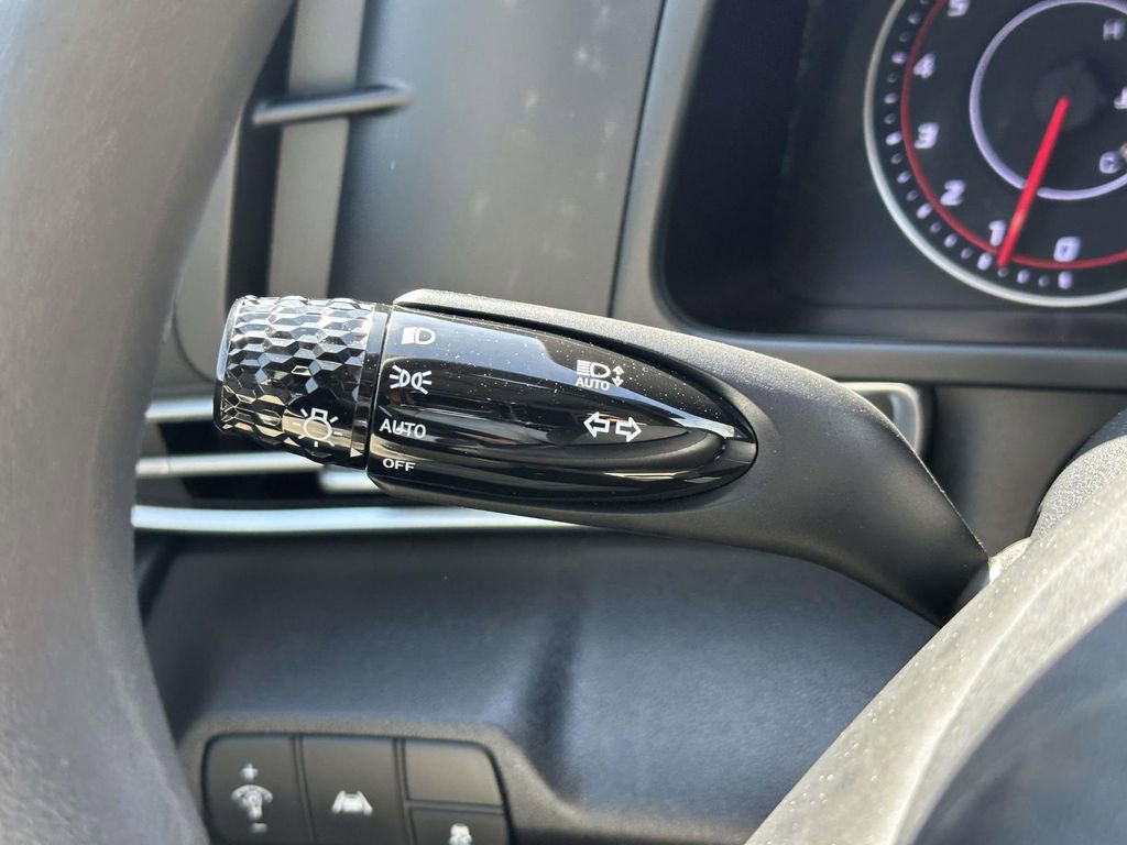 Used 2023 Hyundai Elantra SEL w/ Preferred Accessory Package FWD image 19