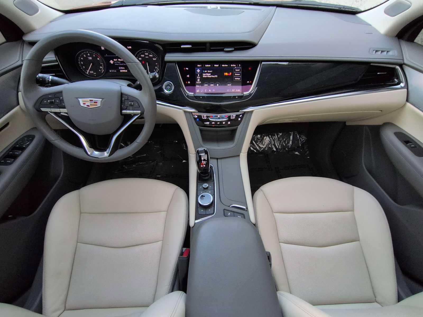 Used 2024 Cadillac XT6 Premium Luxury w/ Technology Package AWD/4WD image 16