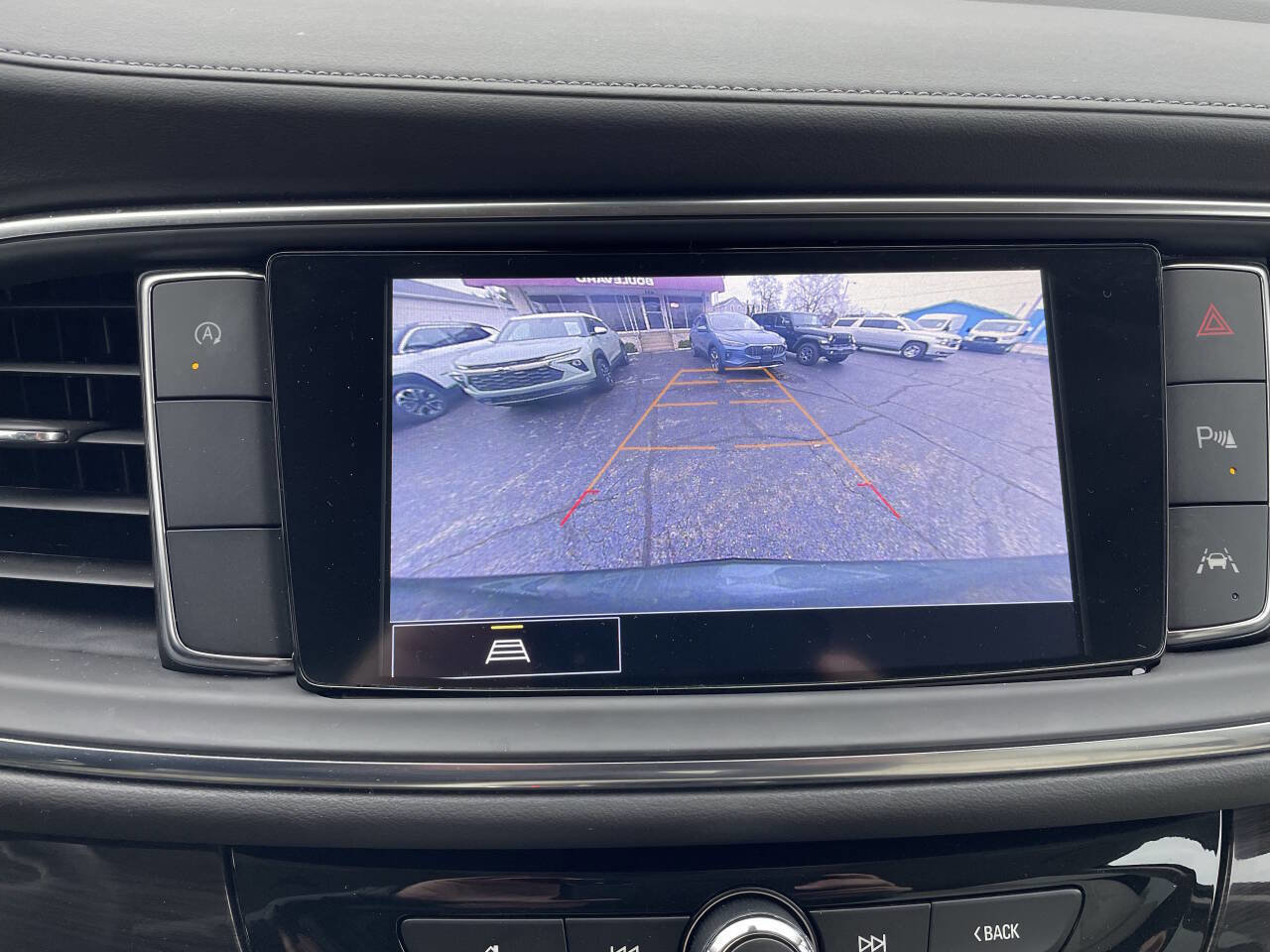 Used 2024 Buick Enclave Essence image 20