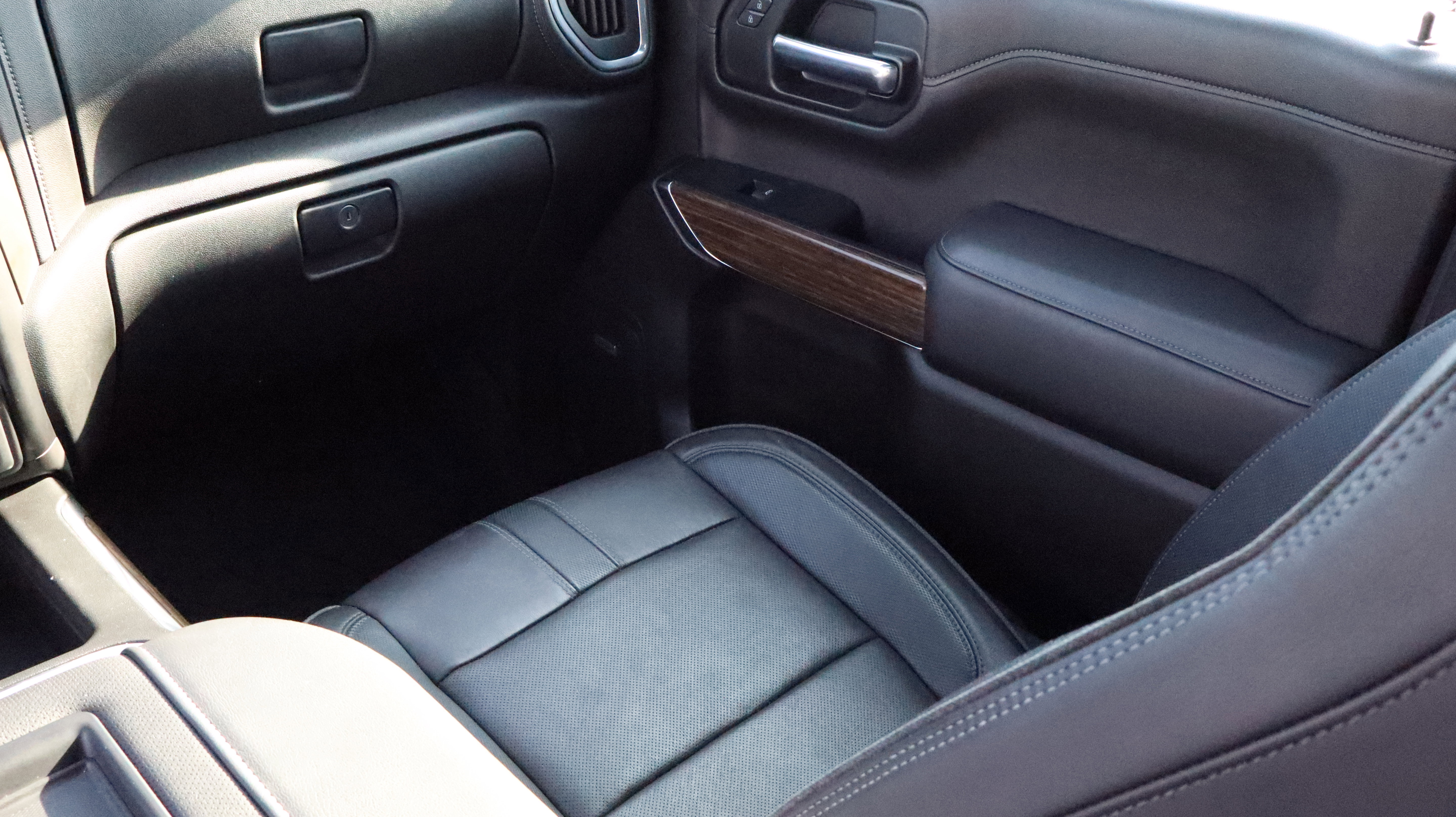 Certified 2022 Chevrolet Silverado 1500 High Country w/ Technology Package image 12