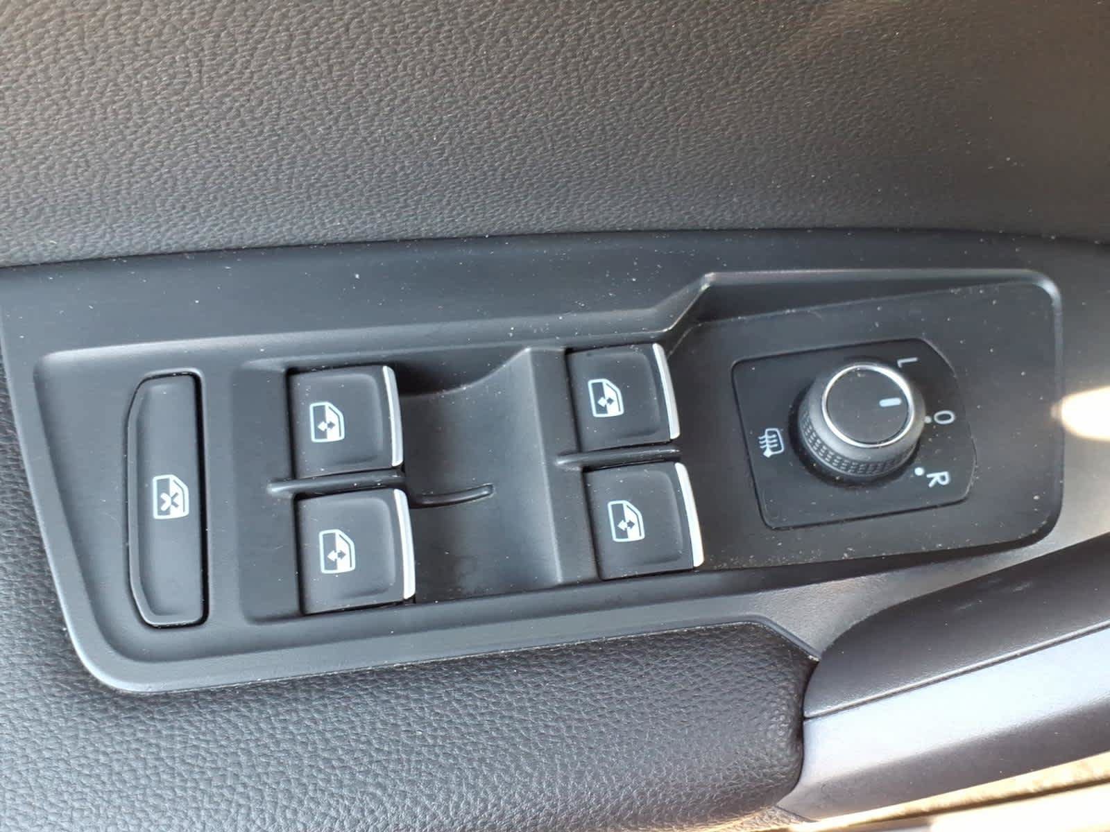 Used 2021 Volkswagen Tiguan SEL FWD image 24