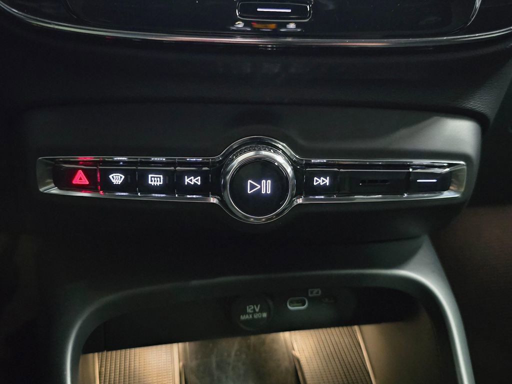 Certified 2023 Volvo C40 P8 Recharge Ultimate image 30