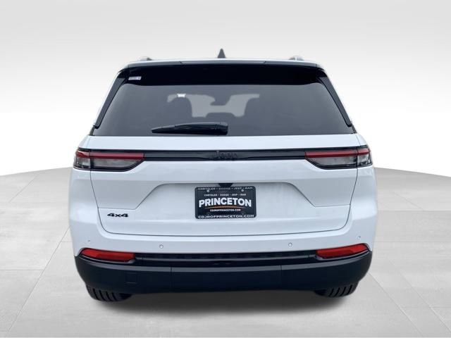 New 2025 Jeep Grand Cherokee Altitude image 6
