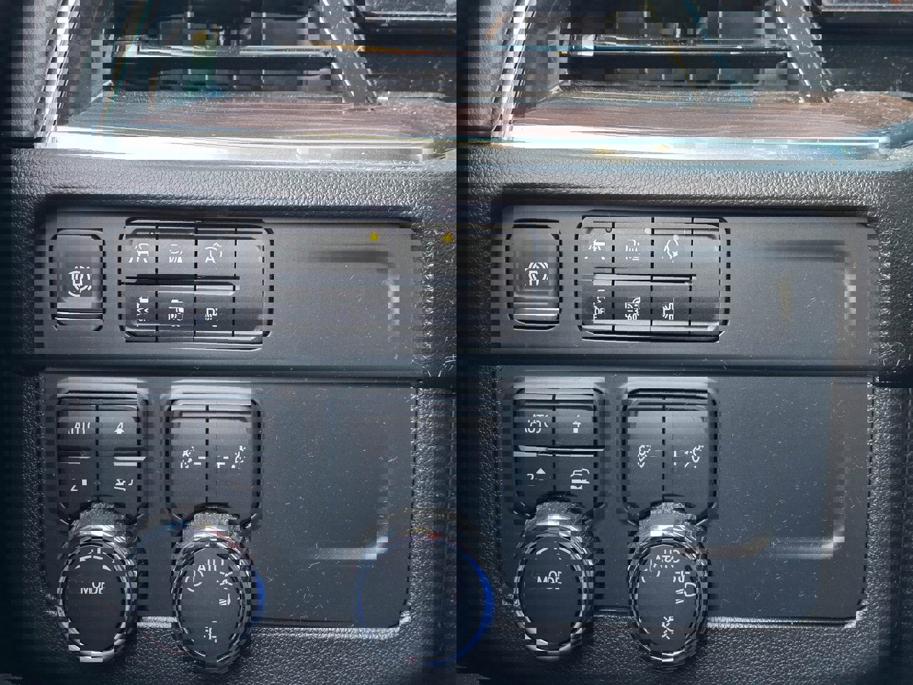 Used 2025 Chevrolet Tahoe LS image 25