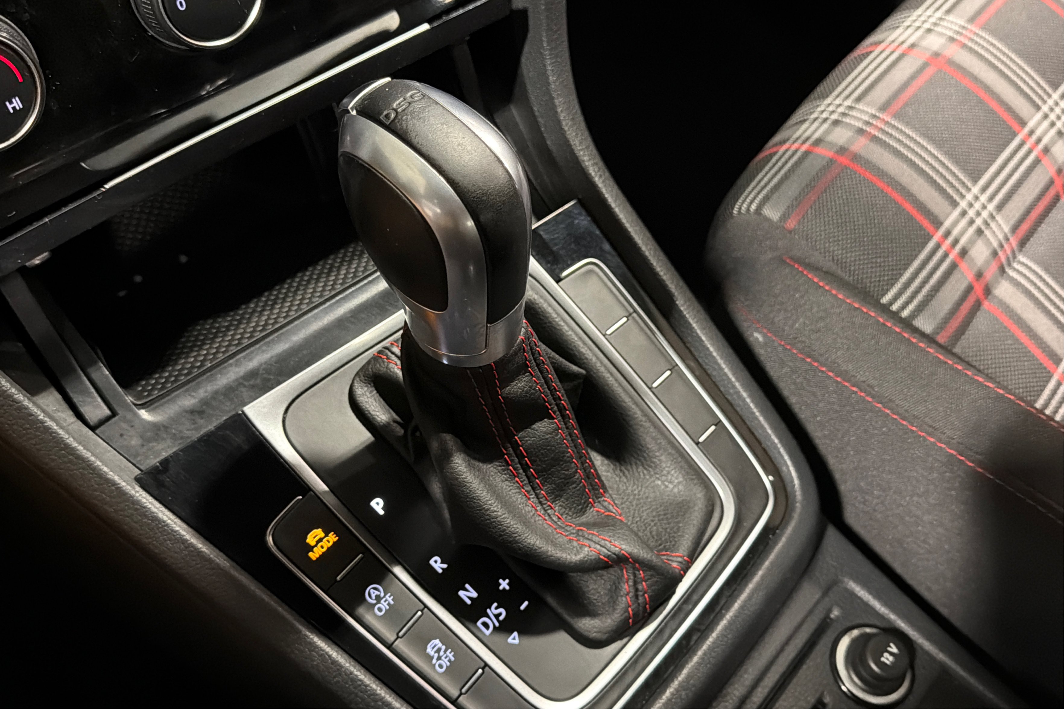 Used 2018 Volkswagen GTI S FWD image 32