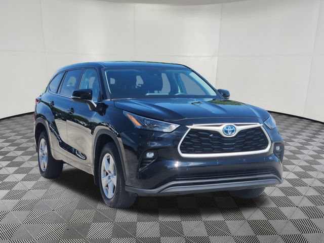 Used 2024 Toyota Highlander LE AWD/4WD image 2