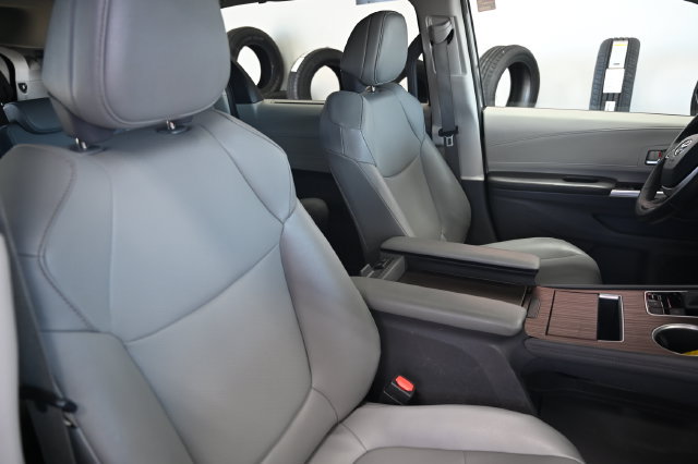 Used 2021 Toyota Sienna XLE w/ XLE Plus Package FWD image 9