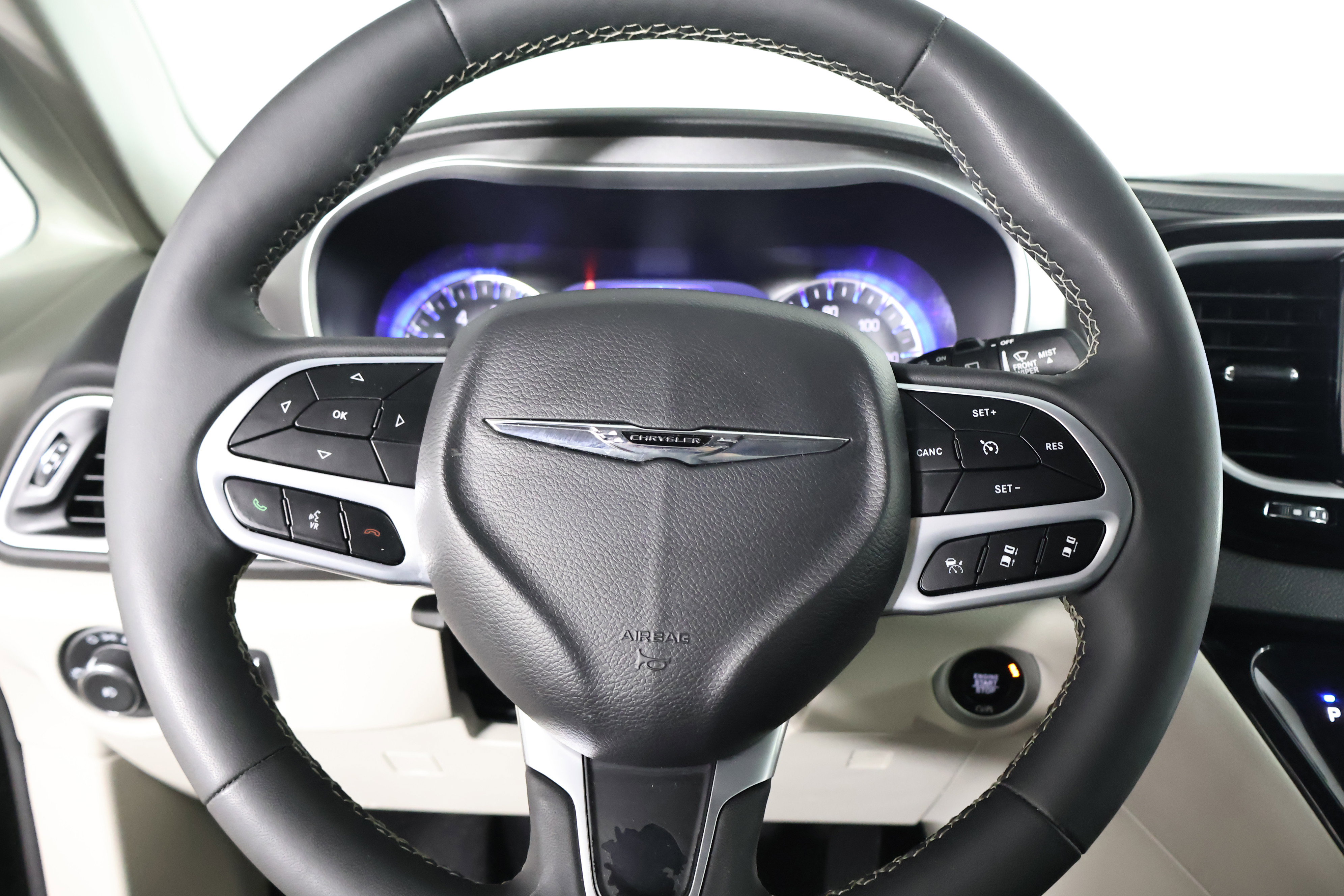 Used 2024 Chrysler Pacifica Touring-L image 19