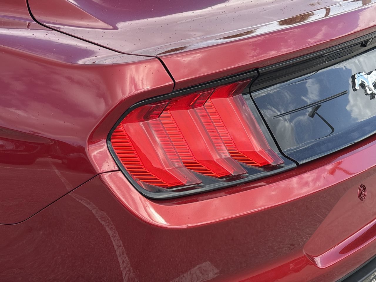 Used 2018 Ford Mustang Coupe RWD image 7