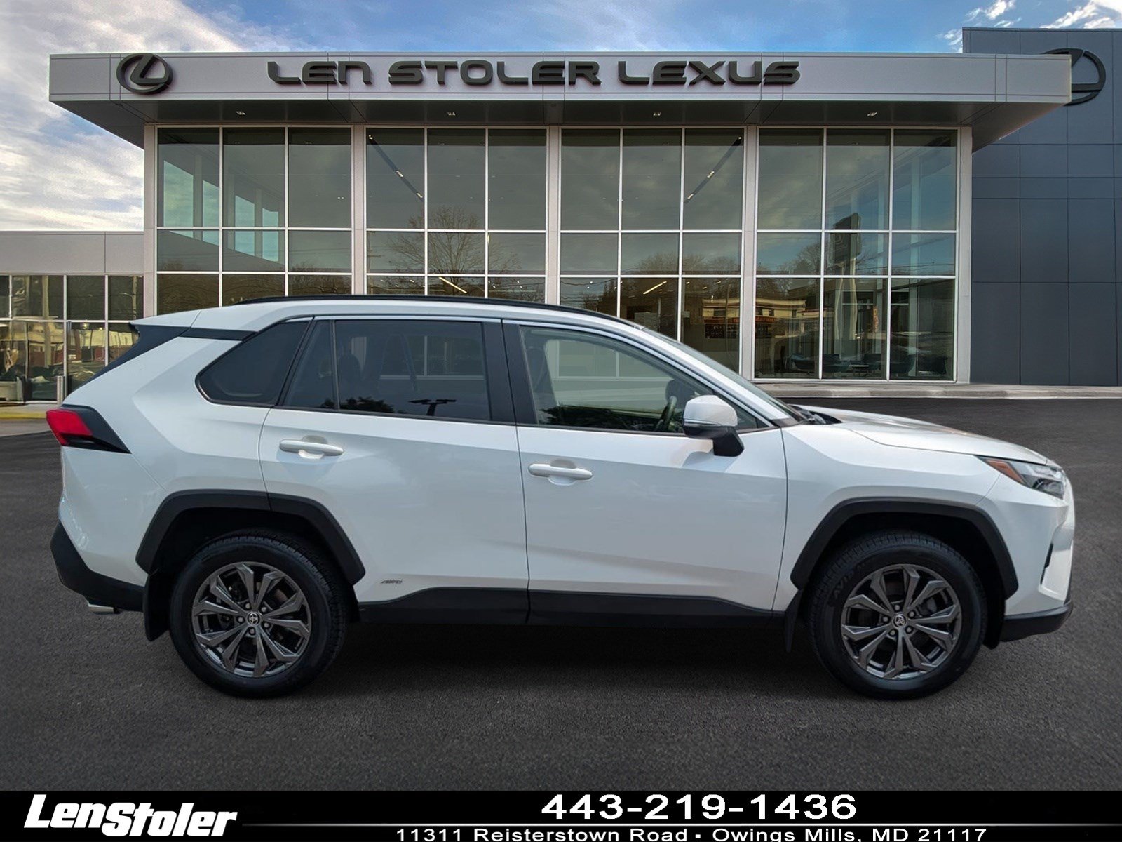 Used 2023 Toyota RAV4 XLE Premium AWD/4WD image 2