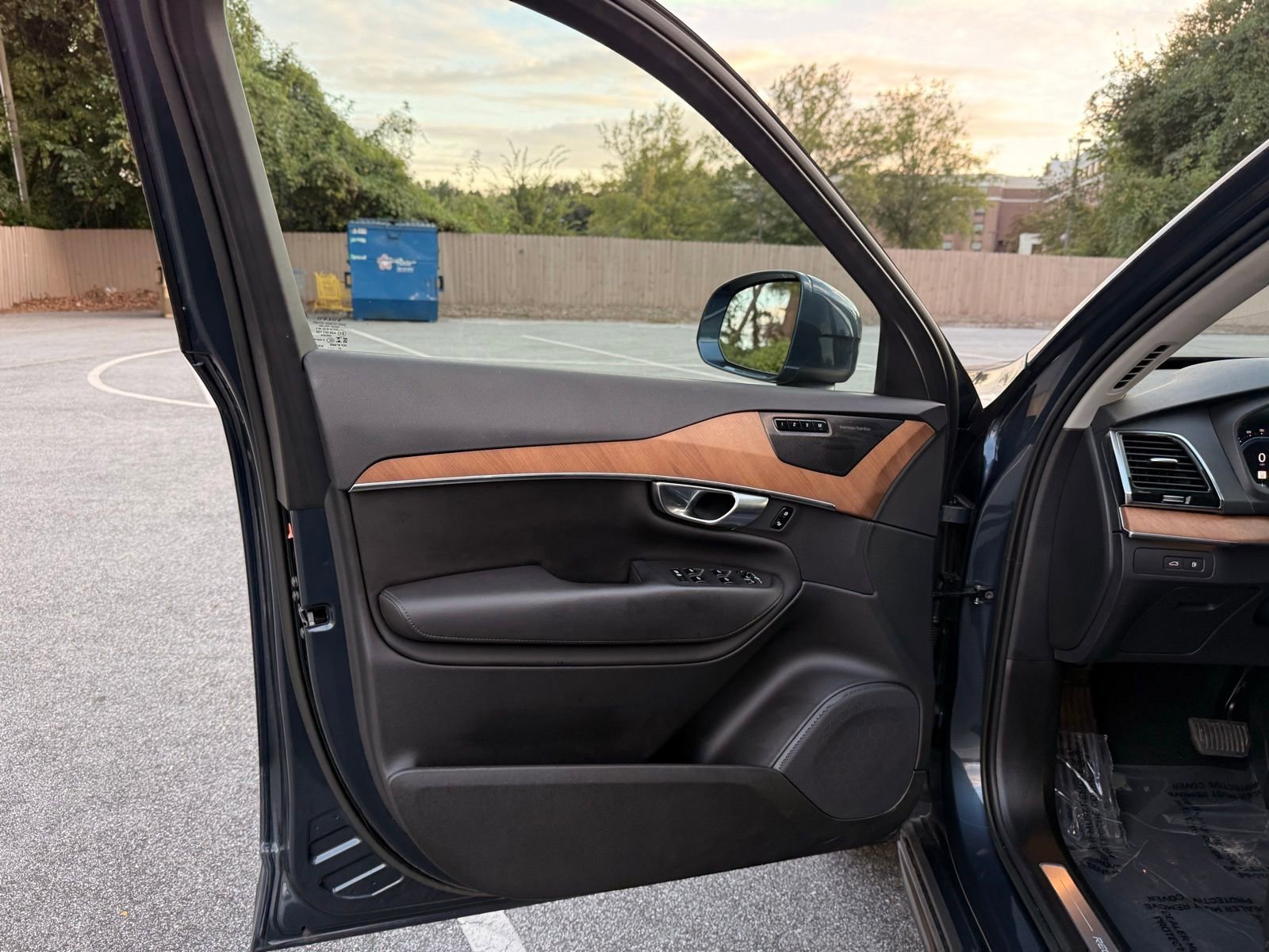 Used 2023 Volvo XC90 T8 Plus image 14