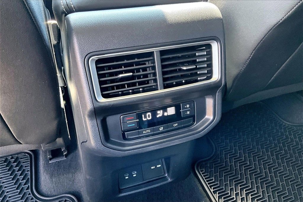 Certified 2025 Volkswagen Atlas SE w/ Panoramic Sunroof Package image 18