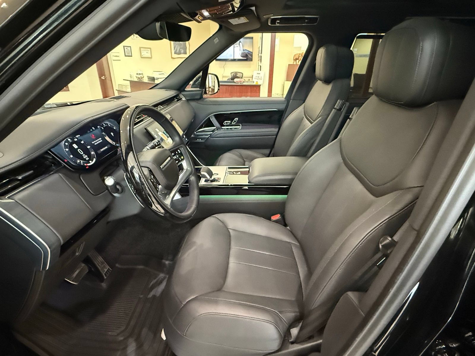 New 2025 Land Rover Range Rover Long Wheelbase SE AWD/4WD image 14