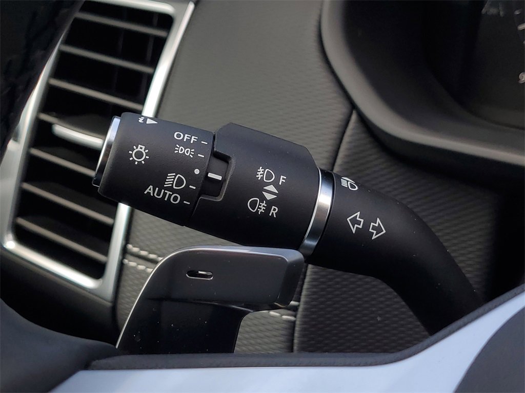 New 2025 Land Rover Discovery Dynamic SE image 16