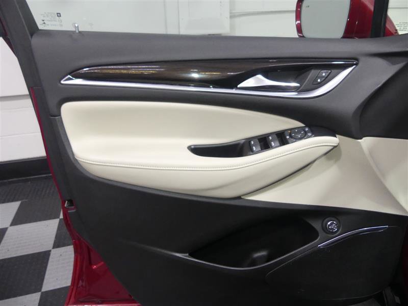 Used 2020 Buick Enclave Essence image 17