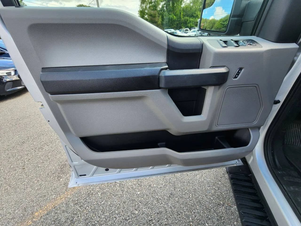 Used 2018 Ford F150 XL w/ Equipment Group 101A Mid AWD/4WD image 8