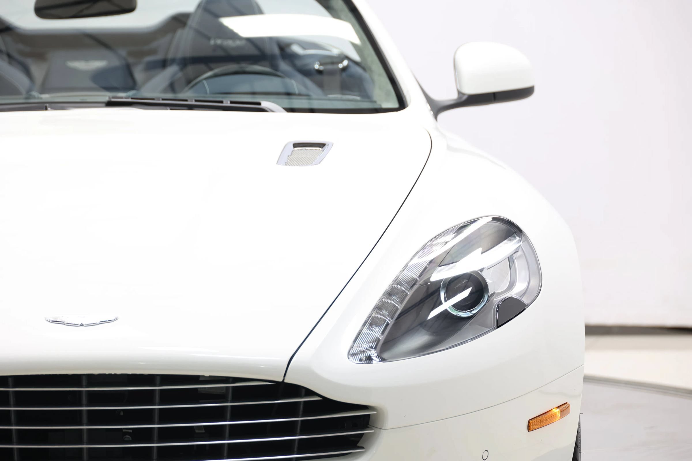 Used 2012 Aston Martin Virage Volante RWD image 90
