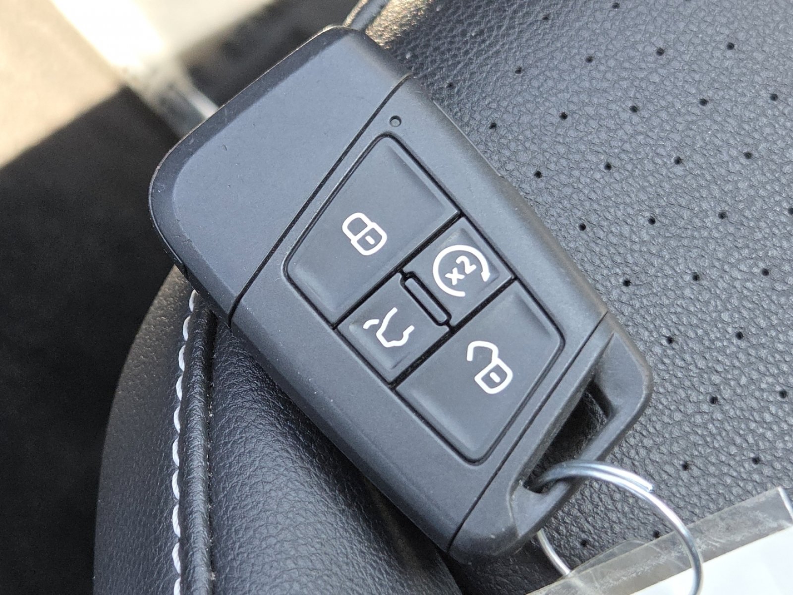 Used 2023 Volkswagen Tiguan SE AWD/4WD image 36