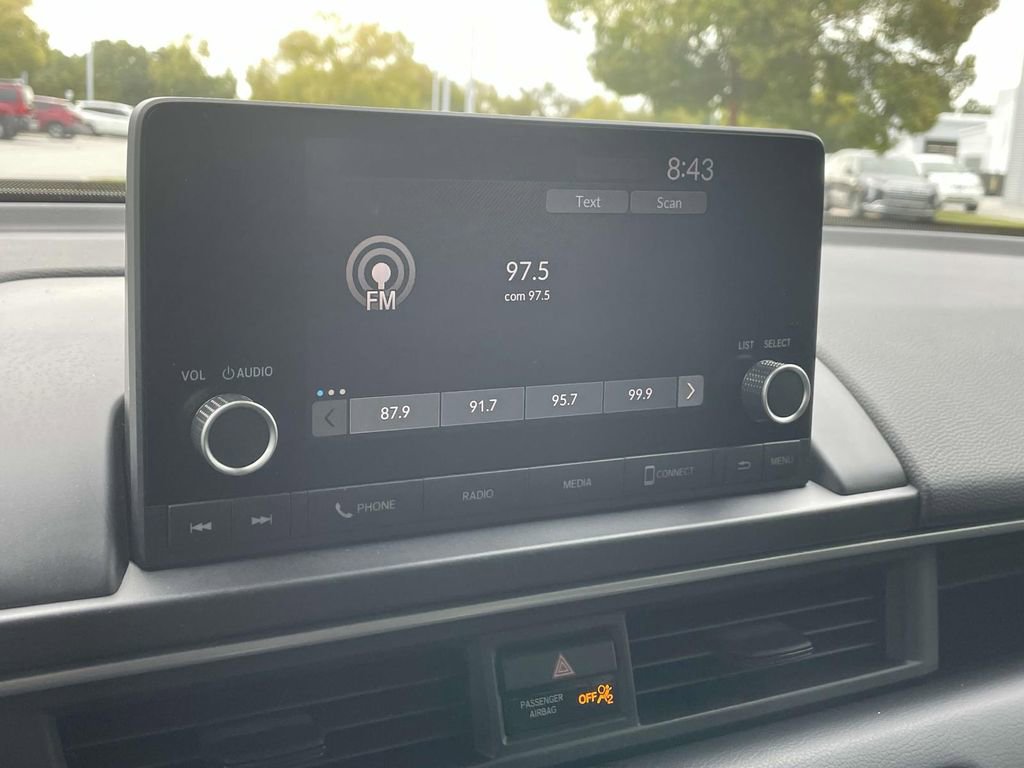 Used 2025 Honda Pilot Sport image 24