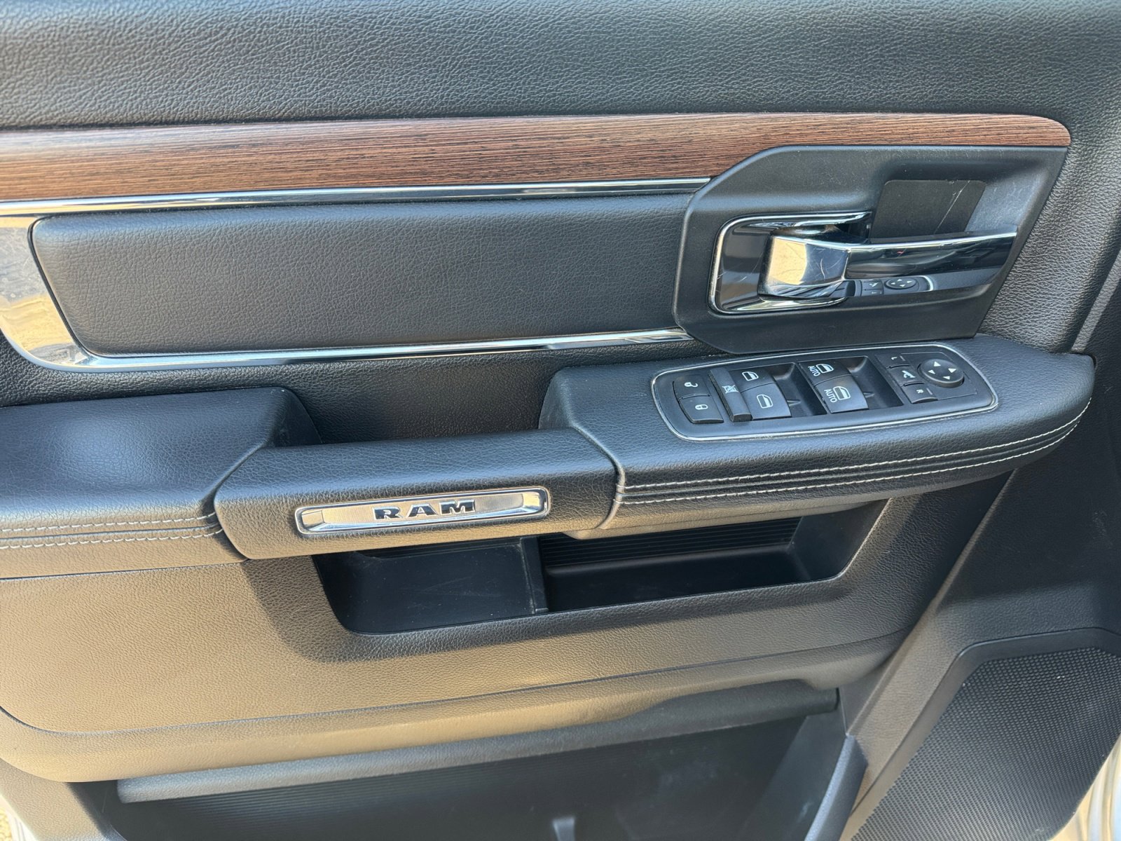 Used 2017 RAM 2500 Laramie image 14