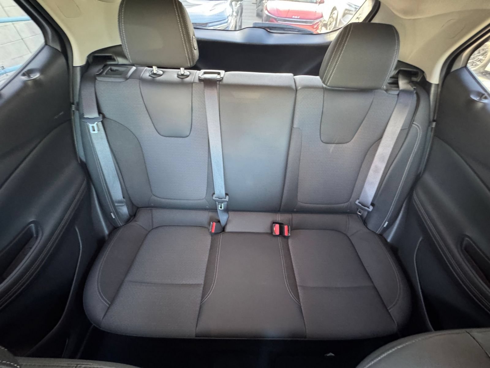Used 2025 Buick Encore GX Preferred AWD/4WD image 38