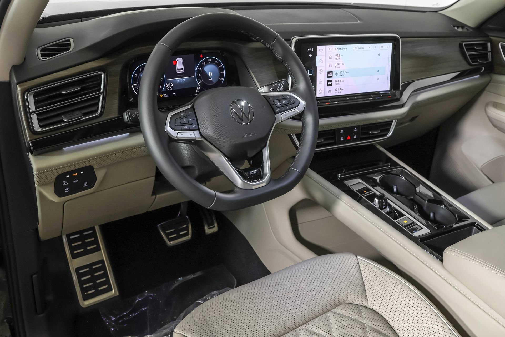 New 2026 Volkswagen Atlas SEL Premium R-Line image 3