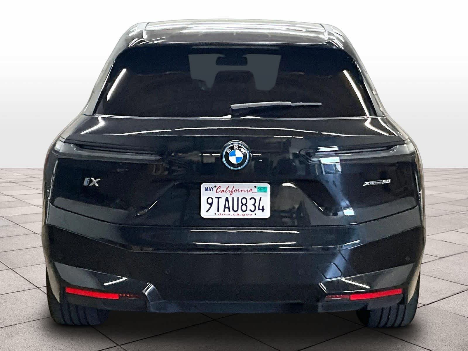 Used 2024 BMW iX xDrive50 w/ Sport Package AWD/4WD image 7