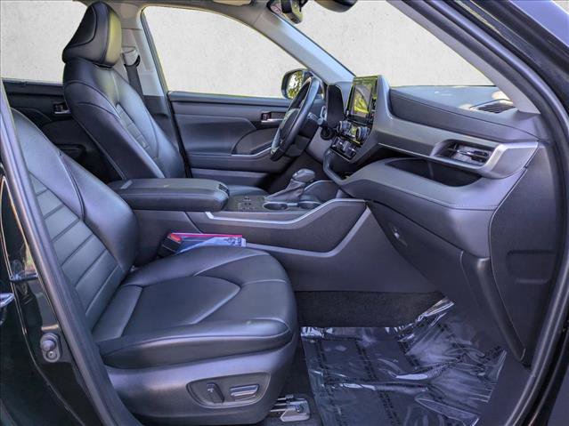 Used 2023 Toyota Highlander XLE image 20