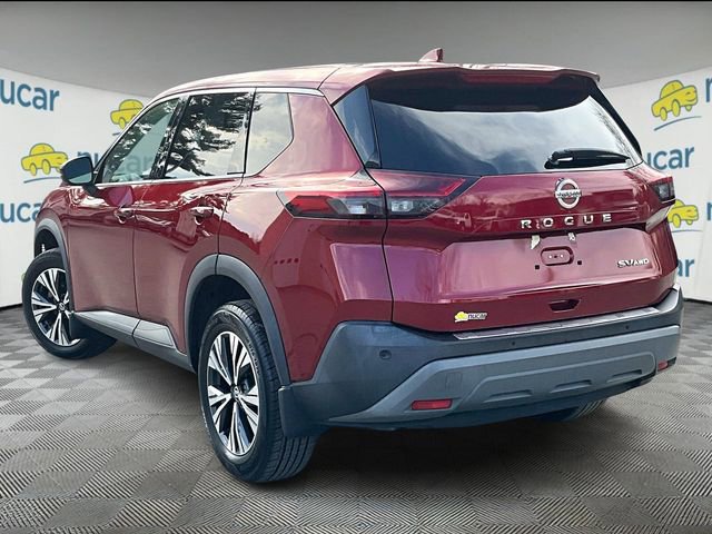 Used 2021 Nissan Rogue SV image 2