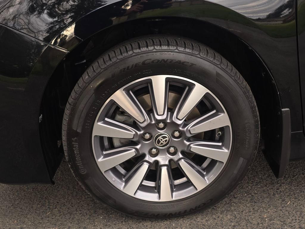 Used 2020 Toyota Sienna Limited image 10