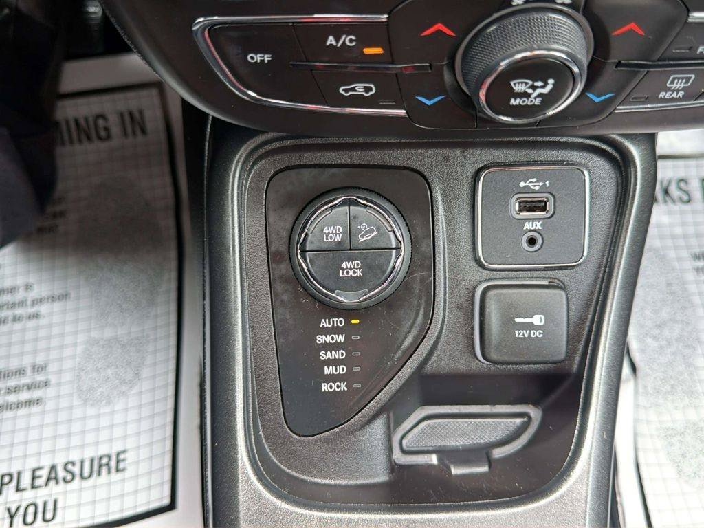 Used 2020 Jeep Compass Trailhawk w/ Cold Weather Group AWD/4WD image 24
