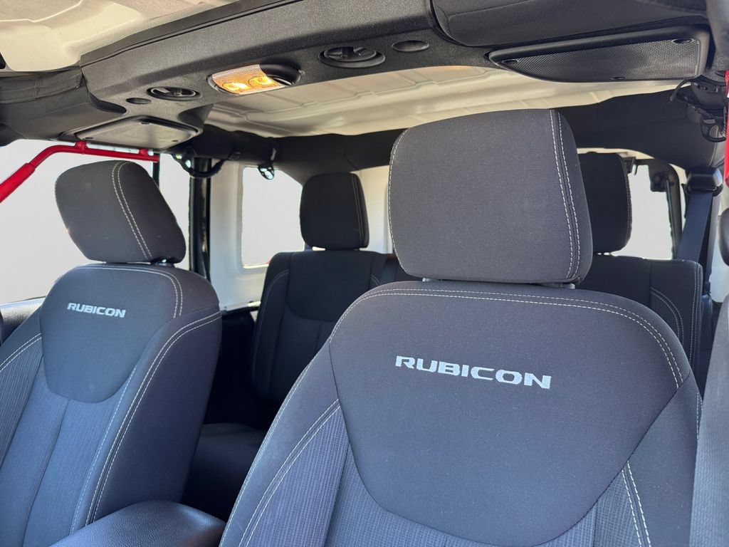 Used 2016 Jeep Wrangler Unlimited Rubicon w/ Connectivity Group AWD/4WD image 18