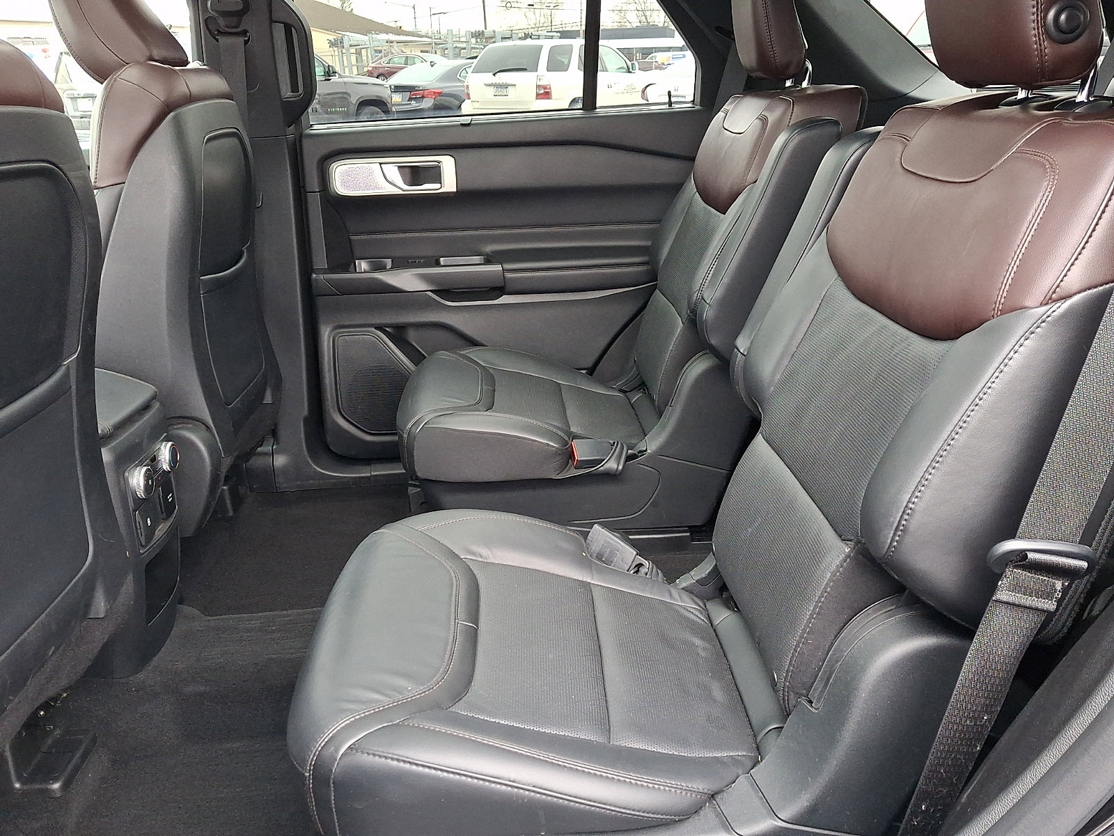 Used 2020 Ford Explorer Platinum w/ Premium Technology Package image 10