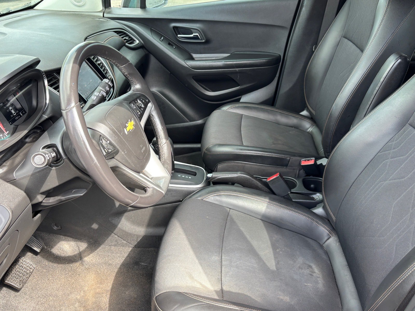 Used 2022 Chevrolet Trax LT w/ LT Convenience Package FWD image 20