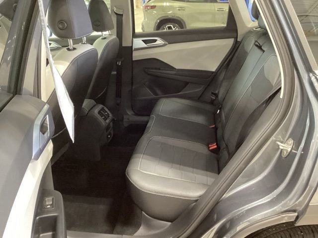 Used 2025 Volkswagen Taos SE w/ Panoramic Sunroof Package image 19