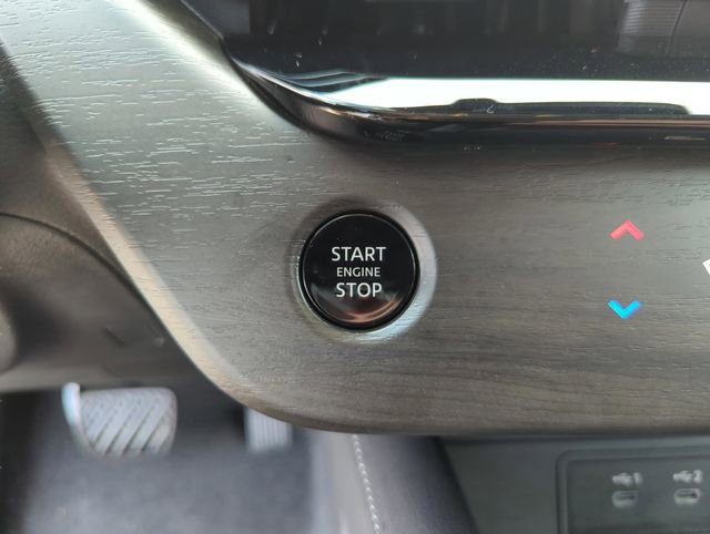 Certified 2025 Nissan Murano SV image 44