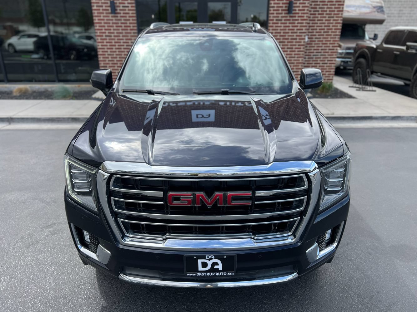 Used 2021 GMC Yukon SLT w/ Rear Media and Nav Package AWD/4WD image 9