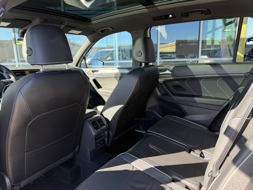 Used 2022 Volkswagen Tiguan SEL R-Line image 34