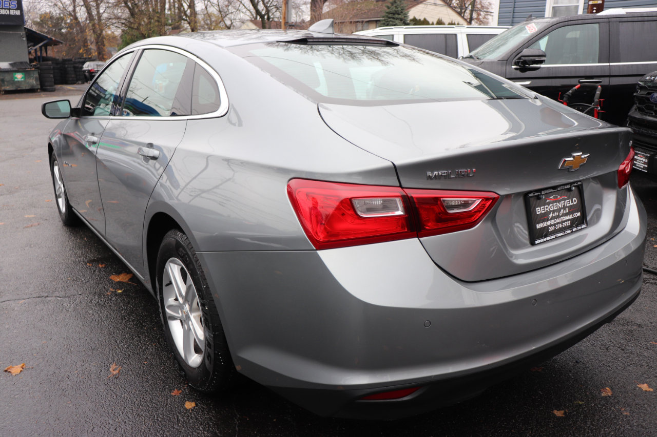 Used 2024 Chevrolet Malibu LT image 3