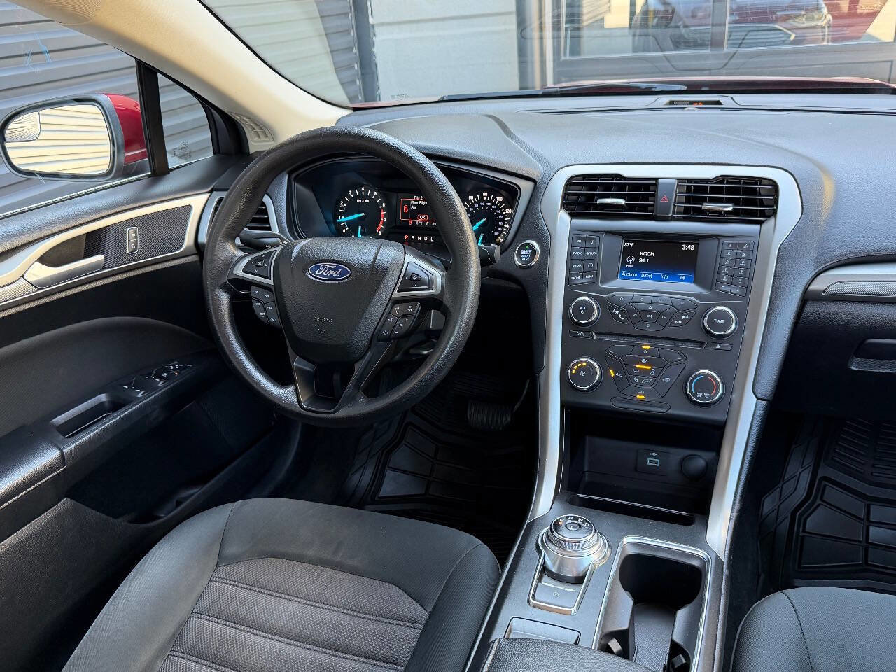 Used 2018 Ford Fusion SE FWD image 21