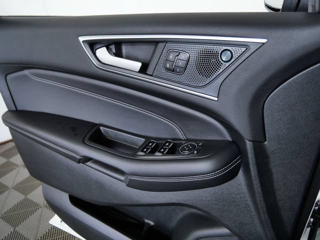 Certified 2024 Ford Edge Titanium w/ Equipment Group 301A AWD/4WD image 27