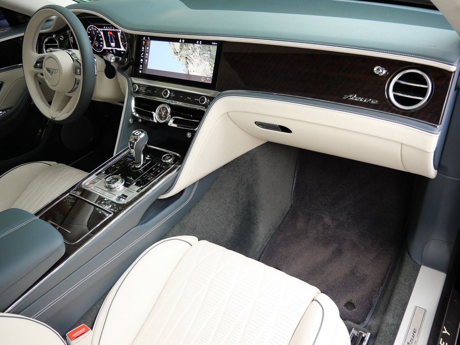 Used 2023 Bentley Flying Spur Azure AWD/4WD image 2