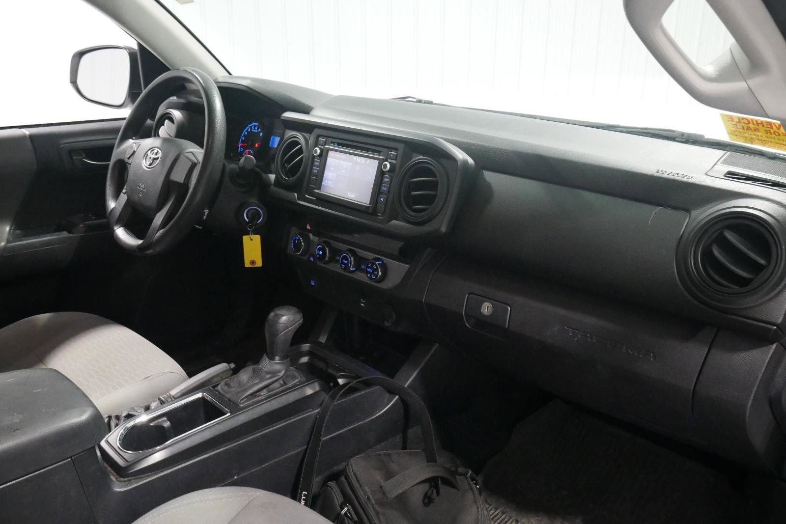 Used 2017 Toyota Tacoma SR image 14