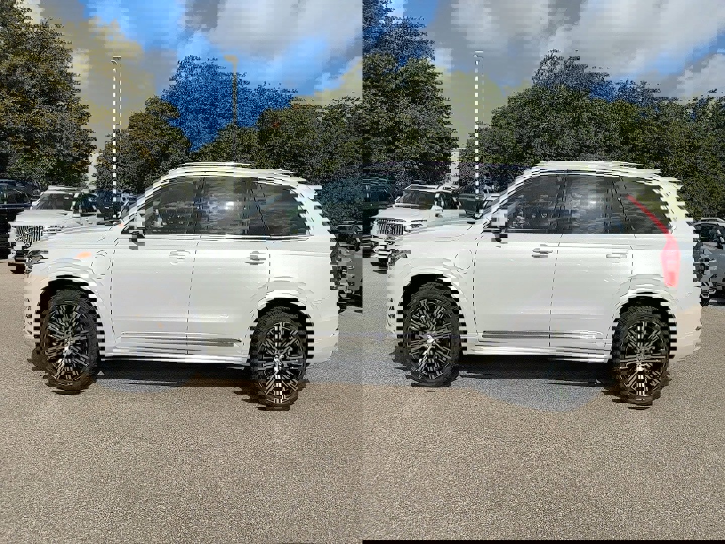 New 2025 Volvo XC90 T8 Core w/ Protection Package Premier image 3