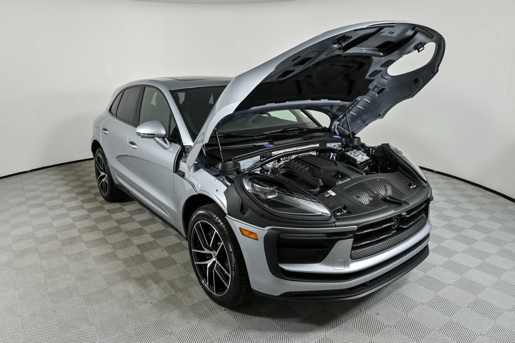 Certified 2026 Porsche Macan AWD/4WD image 33