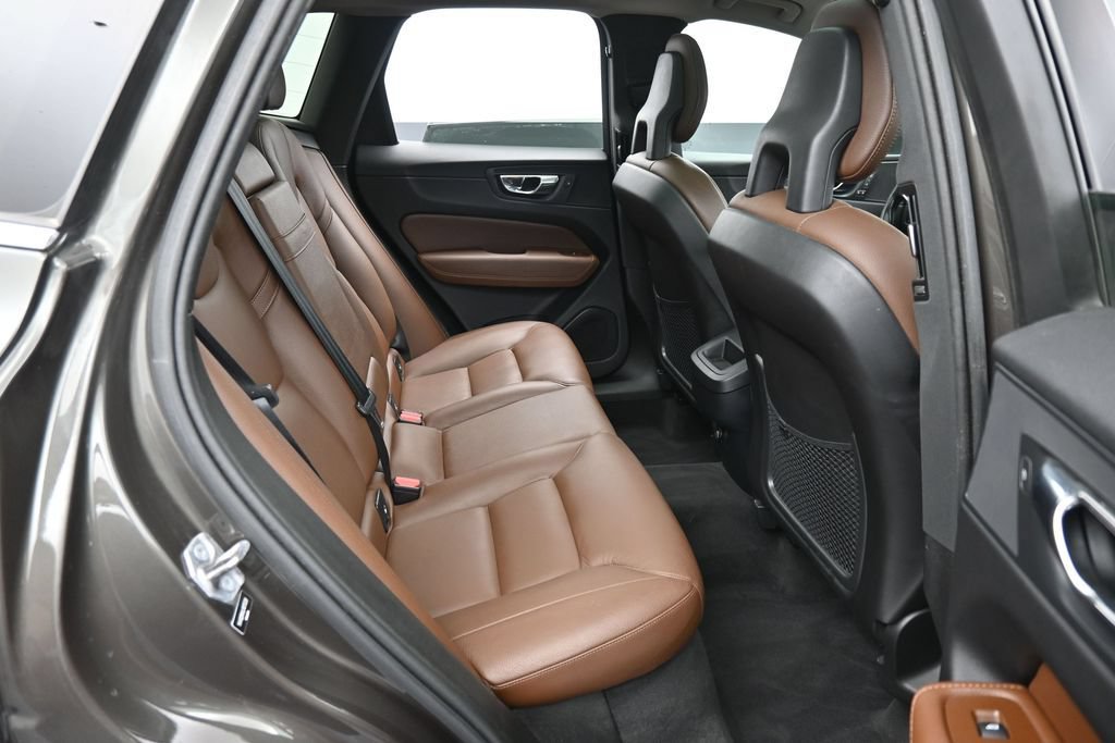 Used 2018 Volvo XC60 T5 Momentum w/ Vision Package AWD/4WD image 35